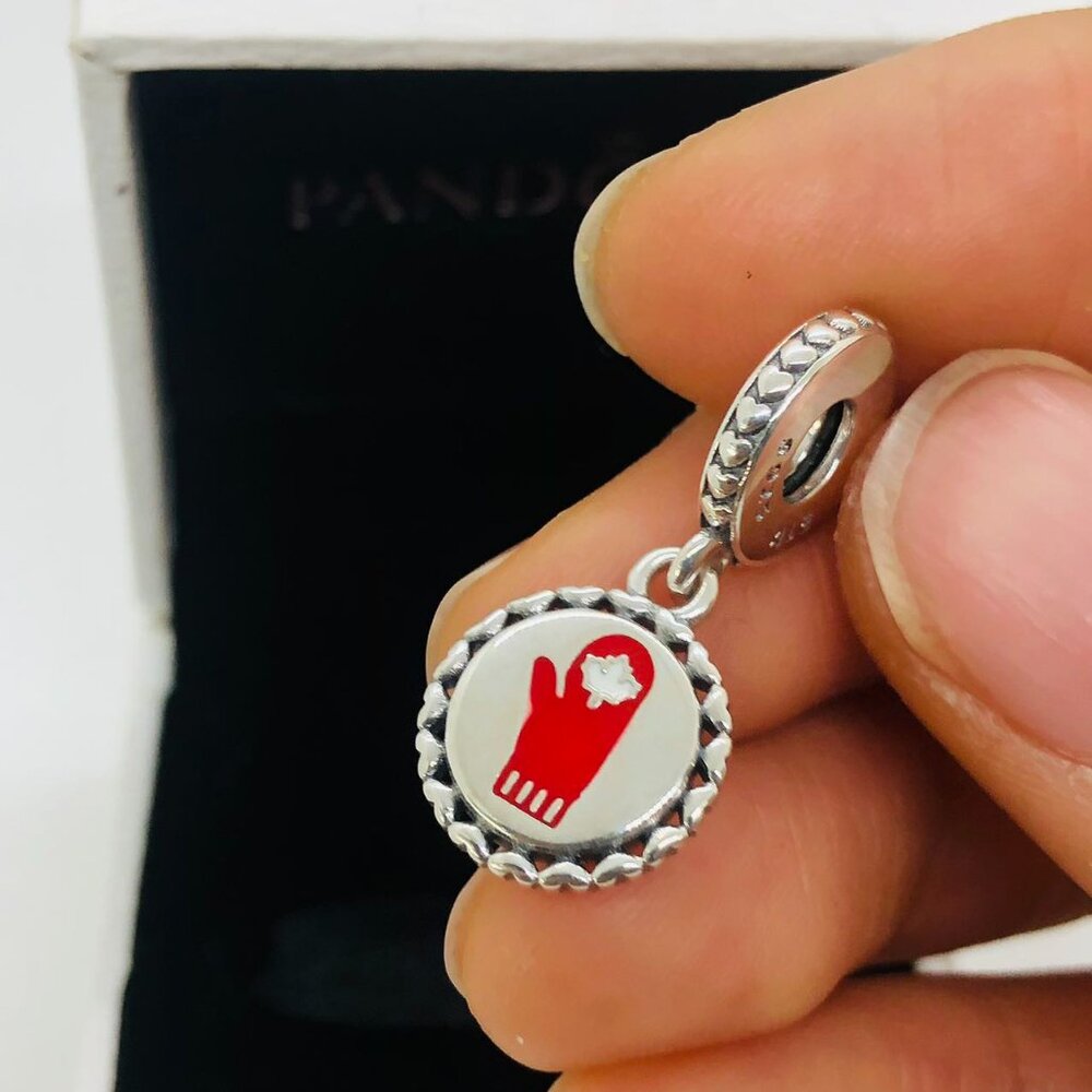 ✨🔥Pandora Canadian Winter Mitts Dangle Charm